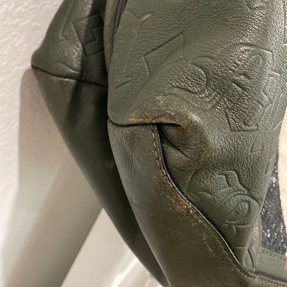 Women’s L.A.M.B Green Leather Tote with a Zipper closure - Picture 2 of 16